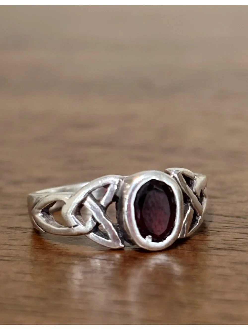 Sterling Silver 925 Celtic Knot Oval Red Garnet Ring Size 5